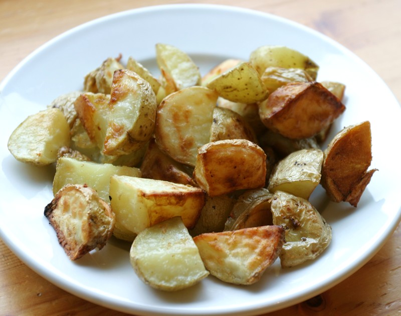 Roasted Garlic Potatoes | Comfy Belly