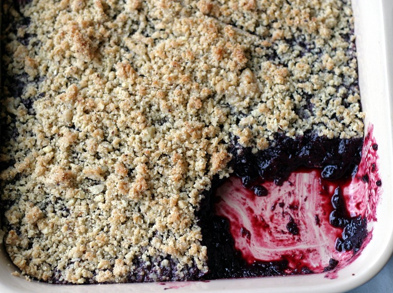 What is an easy recipe for blackberry cobbler?