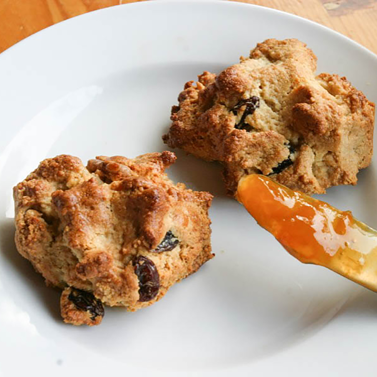 Raisin walnut scone with apricot jam on place