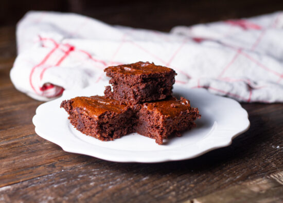 Decadent Fudge Brownies {flourless} - Comfy Belly