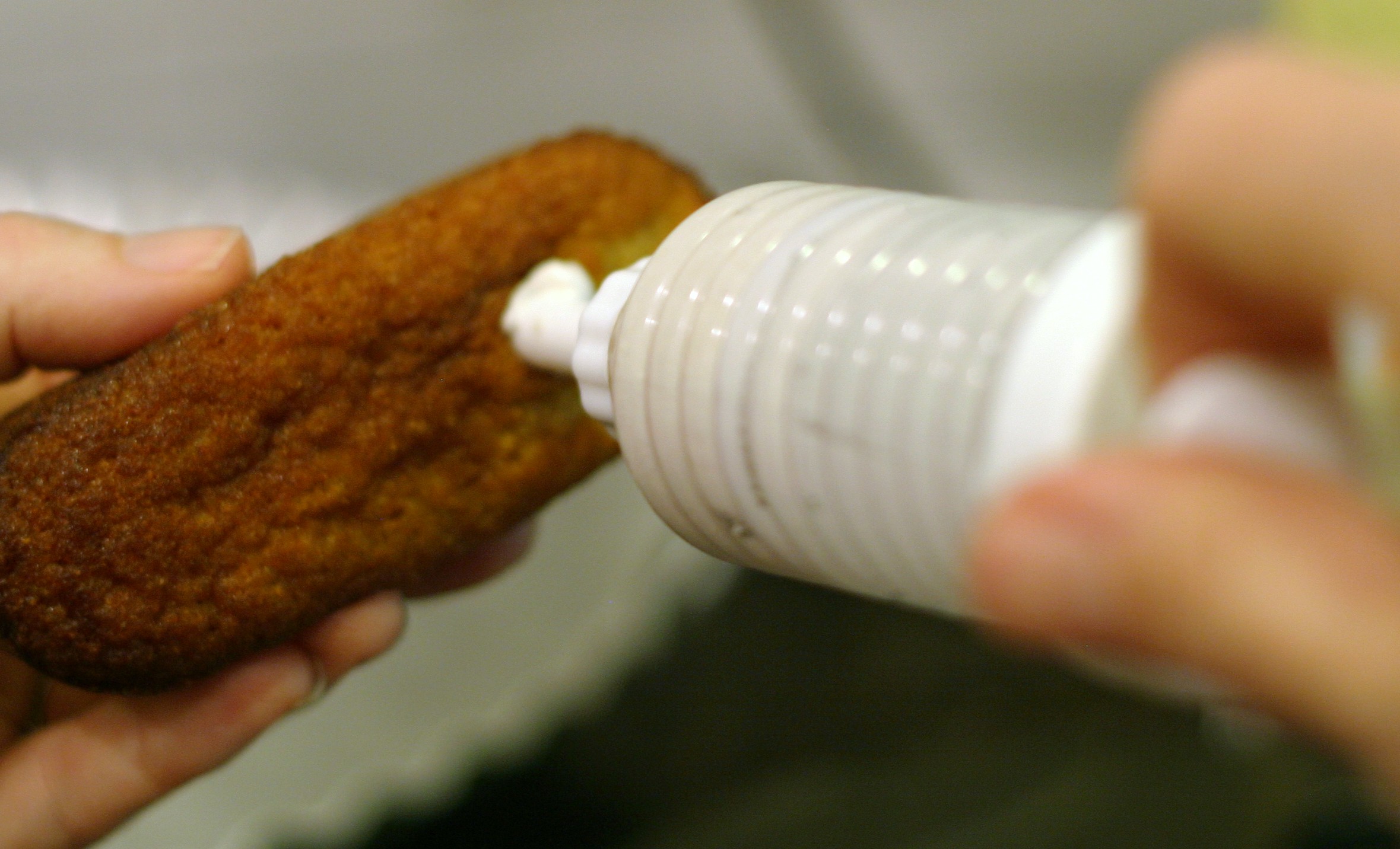 Adding cream to cakes