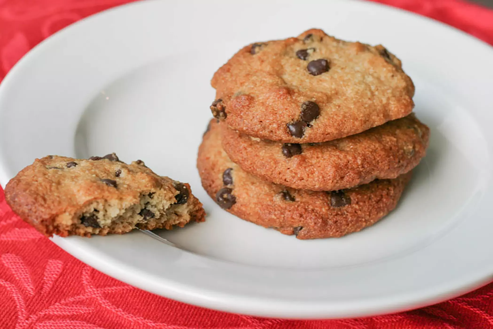 https://comfybelly.com/wp-content/uploads/2010/10/Chocolate-Chip-Cookies-larger.jpg.webp
