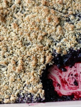 Baked blackberry crumble
