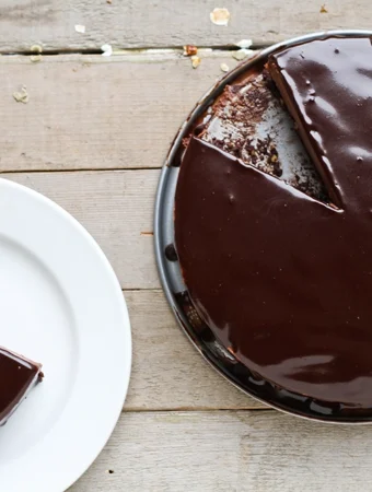 Raw Chocolate Cheesecake overhead with slice