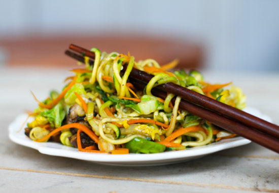 Vegetable Chow Mein {quick & easy} | Comfy Belly