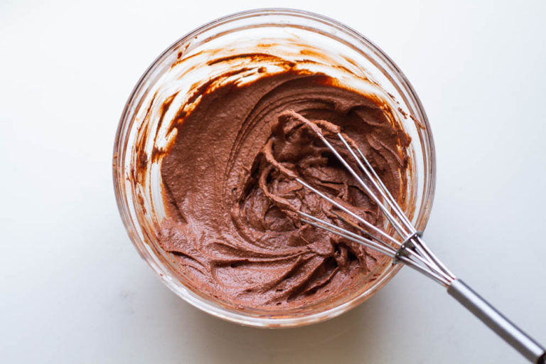 Chocolate Buttercream Frosting {dairy free} Comfy Belly