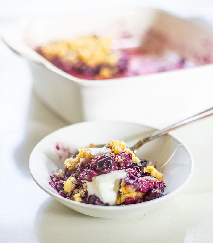 Berry Crumble with yogurt