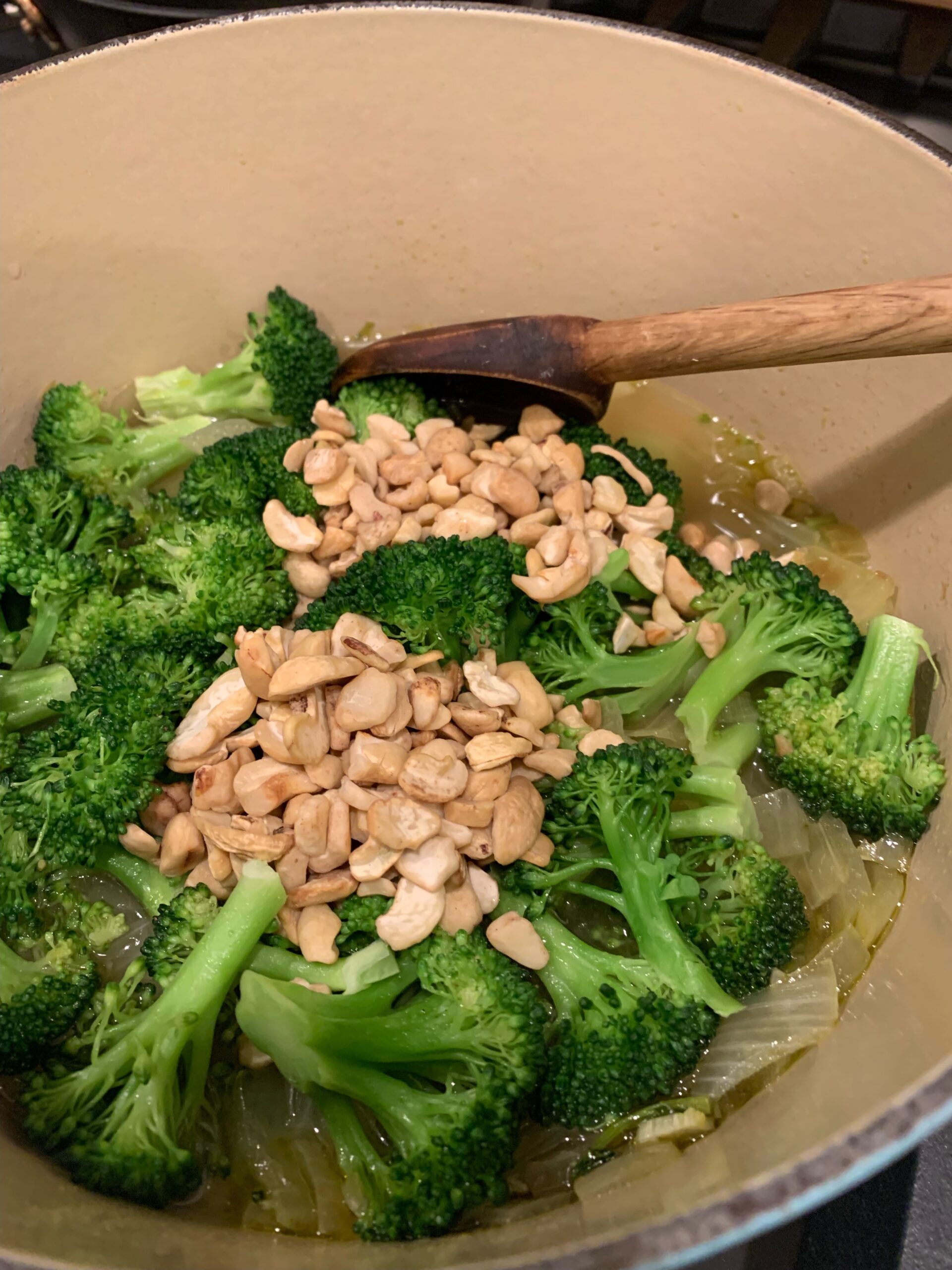 Creamy Broccoli Basil Soup