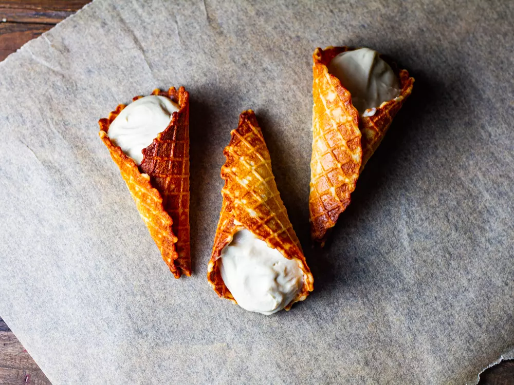 Mini Cheesecake Waffle Cones