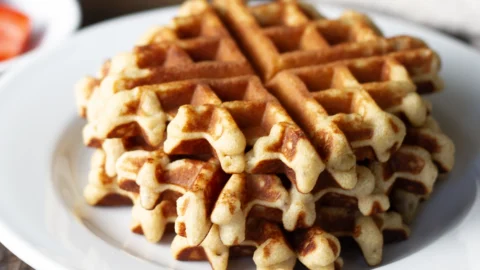 Waffles-date-sugar-480x270.webp