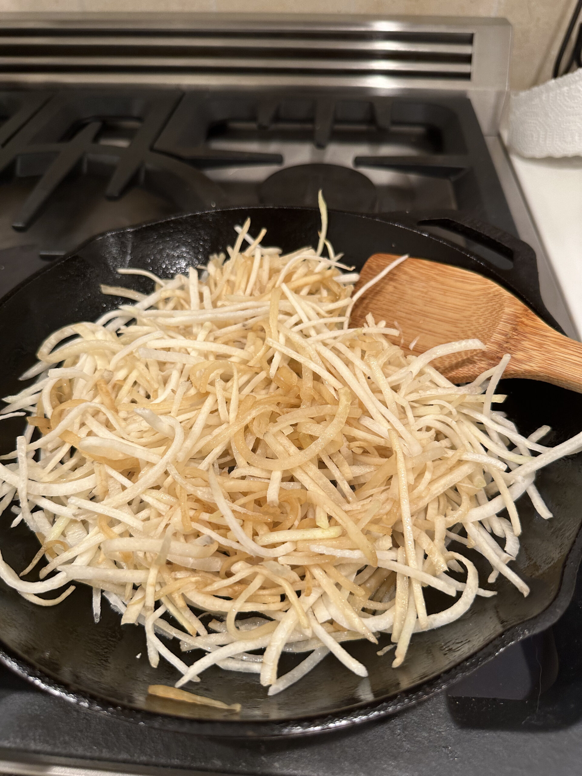 Pho kohlrabi noodles frying