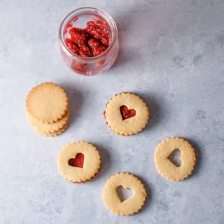 Linzer Cookies overhead image