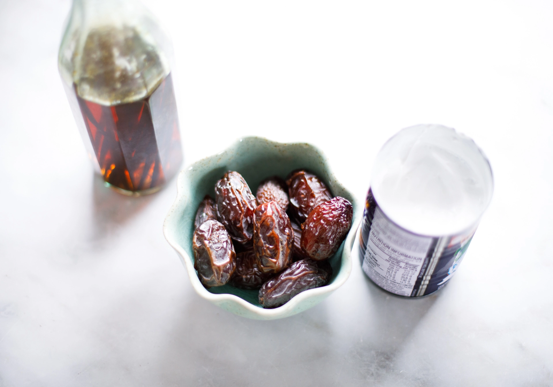 Dates, vanilla extract, coconut milk