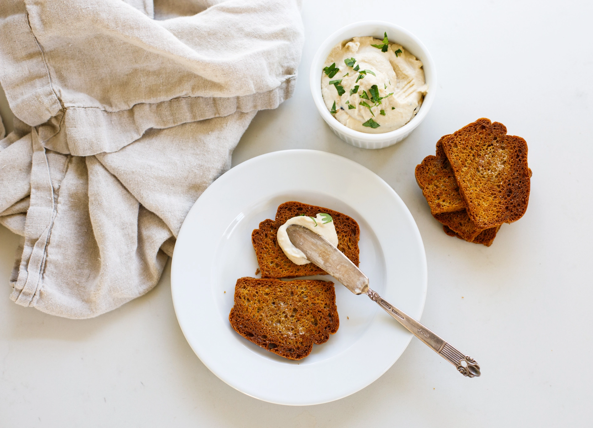 Melba Toasts on plate