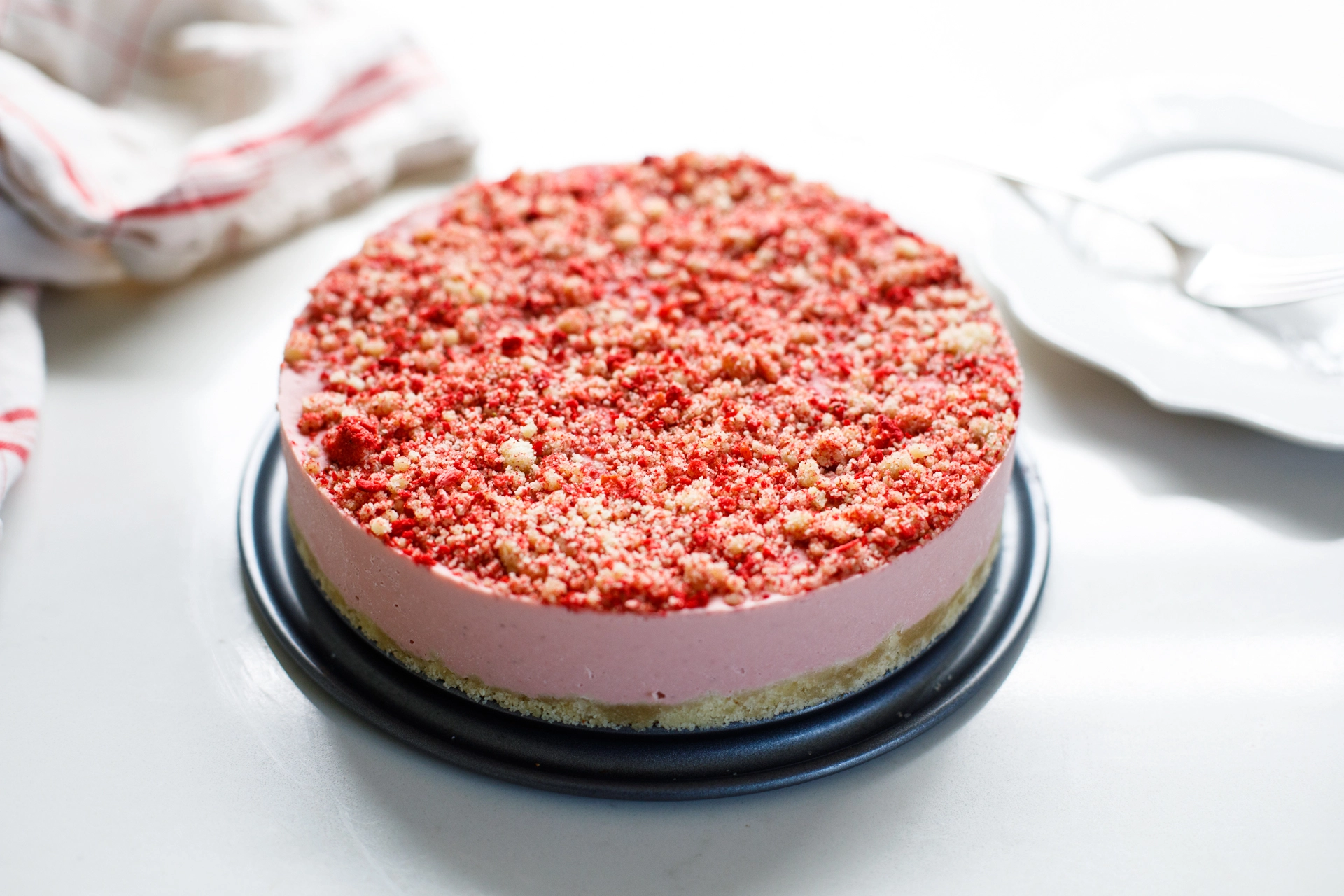 Strawberry Shortcake no-bake whole cake image